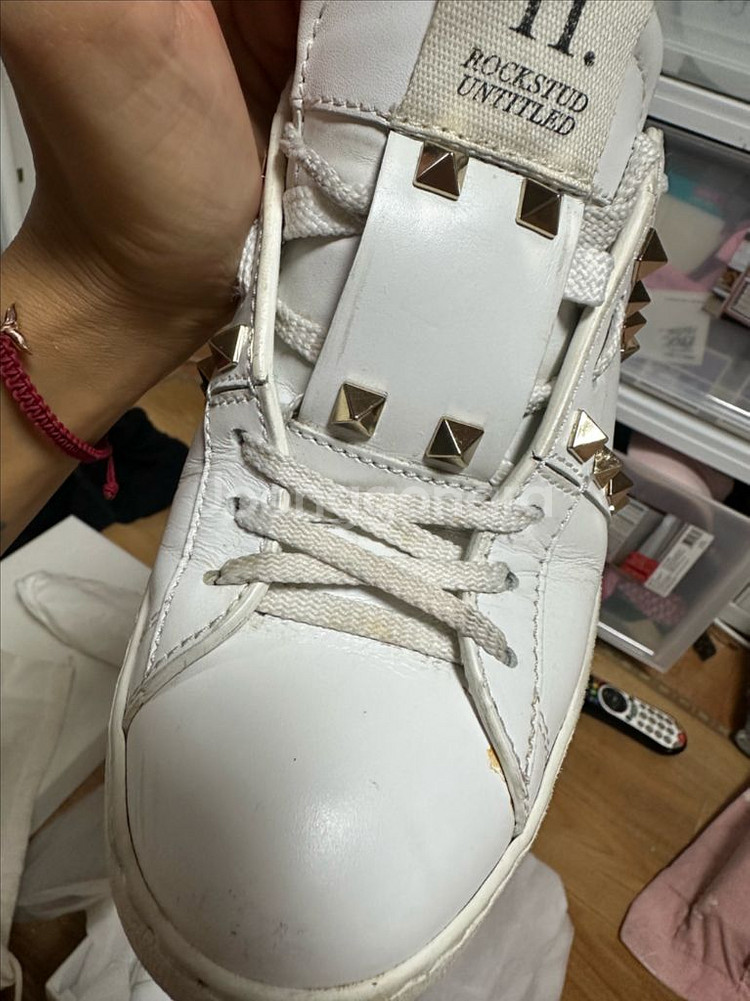 발렌티노 락스터드 스니커즈 240m--9