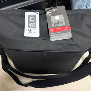 픽디자인 에브리데이 v2 토트 팝니다.