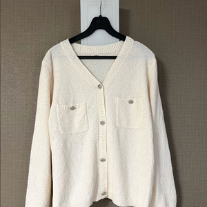 브런치 가디건 은장버튼 단추 브이넥 아이보리 타임랑방
