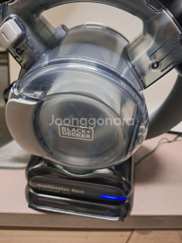 블랙앤 데커 무선 진공청소기--1
