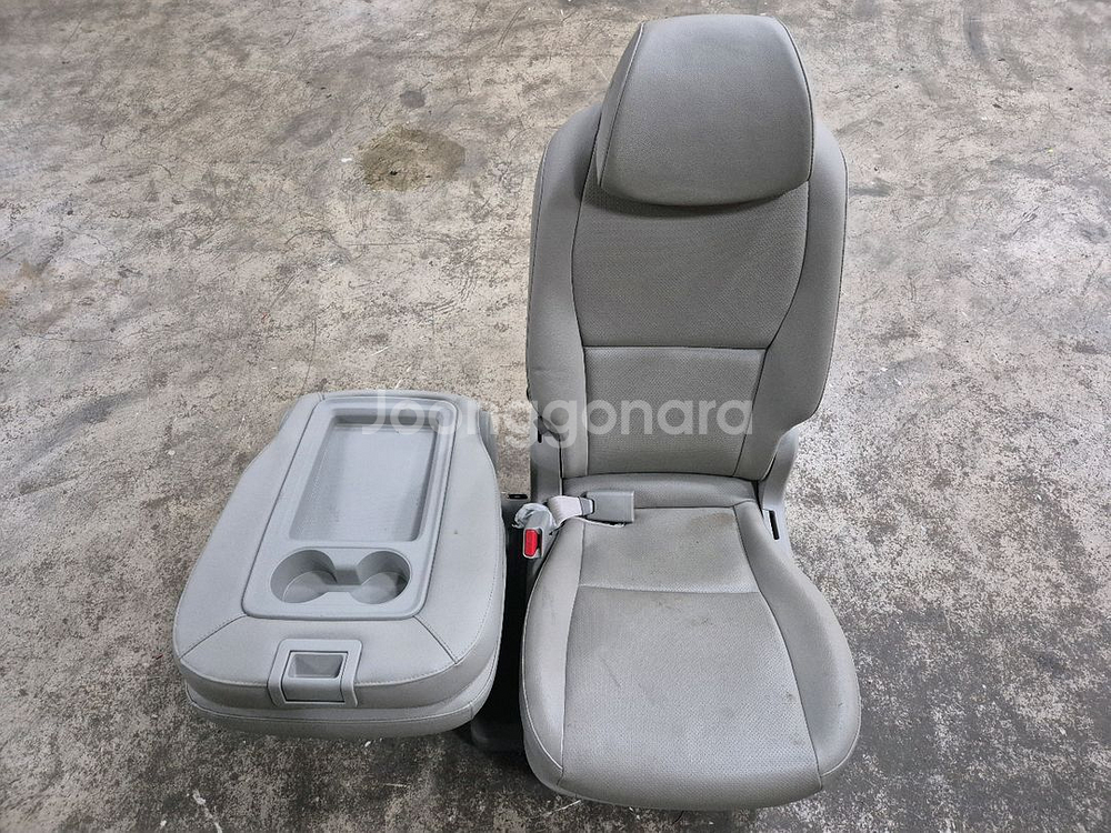 올뉴카니발 11인승 3열의자 팝니다 (운전석뒤쪽)--1