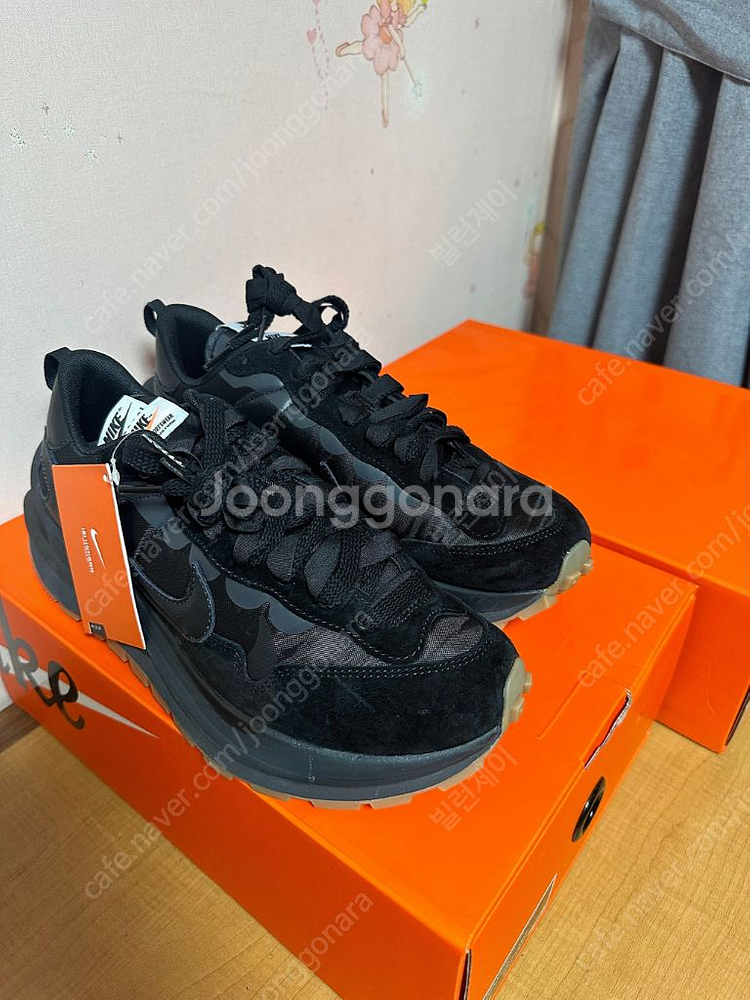 나이키 사카이 베이퍼와플 블랙 빌런 레드/ 블랙앤검--3