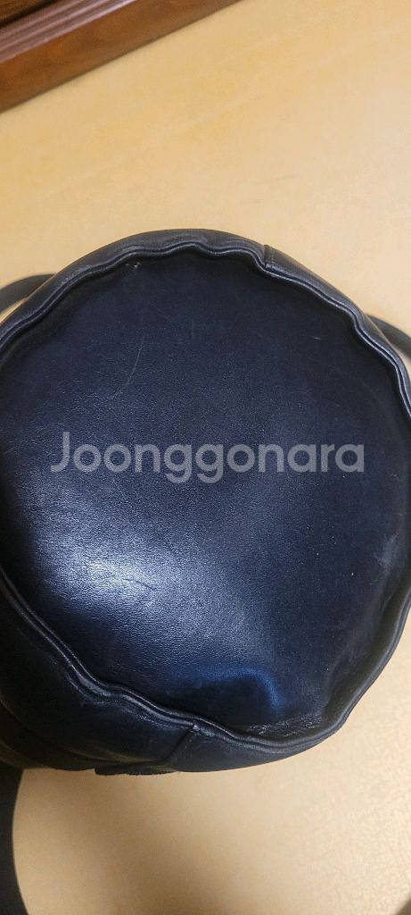 살바토레 페라가모 블랙 가죽 버킷백--6