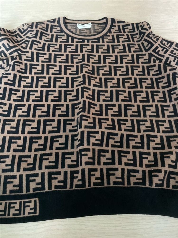 정품 펜디니트--2