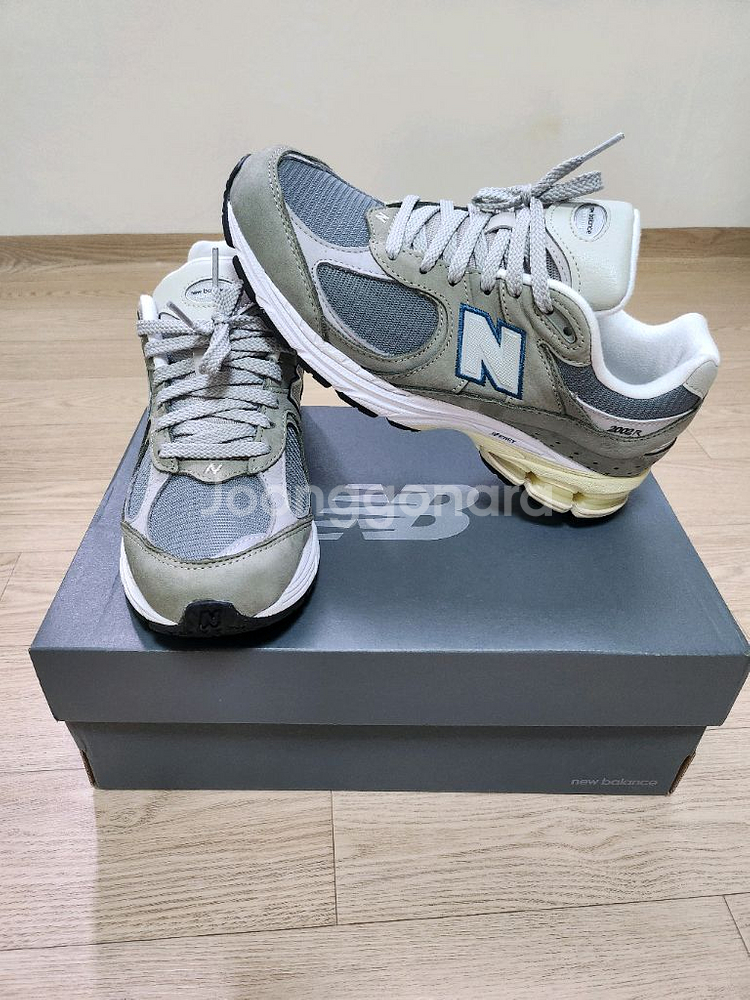 뉴발란스 2002RNA 260사이즈--1