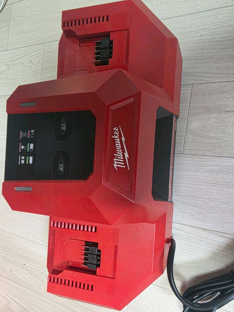 밀워키 M18 FORGE 8.0Ah 배터리 듀얼 충전--1