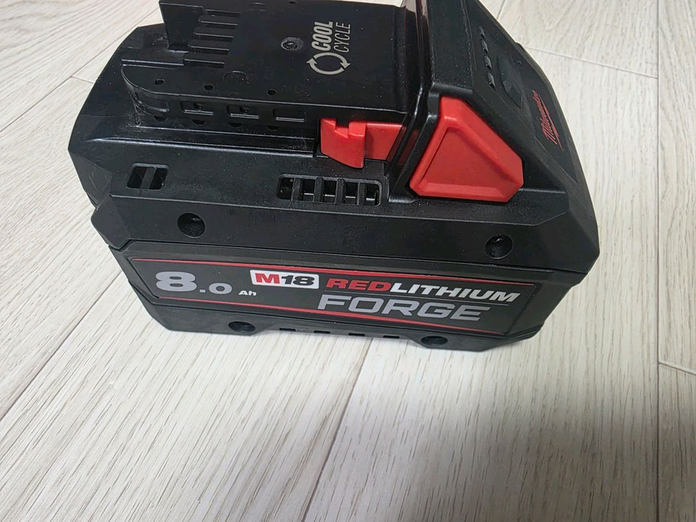 밀워키 M18 FORGE 8.0Ah 배터리 듀얼 충전--2