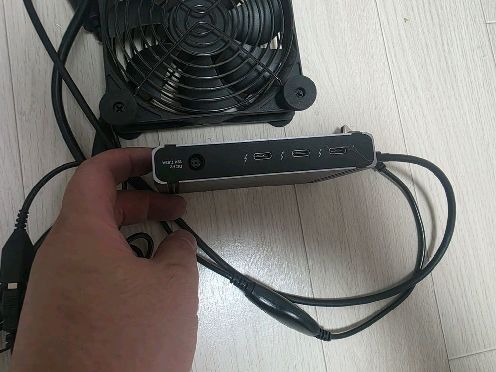 CalDigit 썬더볼트4 엘리먼트 허브 쿨링팬 포함--1