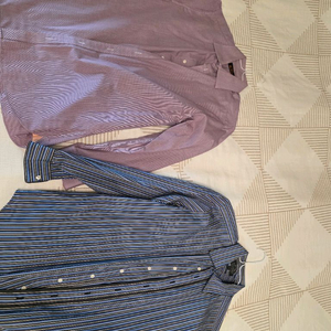 보라색셔츠 과 블루스셔츠