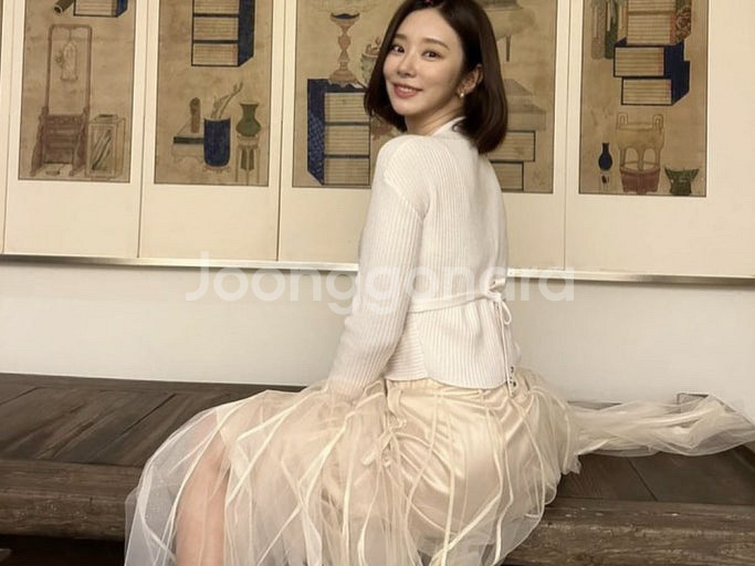 그레이스유 샤스커트 크림베이지 s 이주빈 지연 착용--8