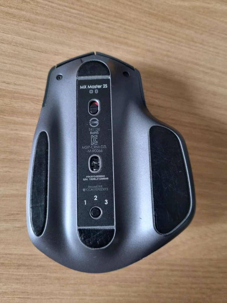 로지텍 K380 키보드와 MX Master 2S 마우스 이미지