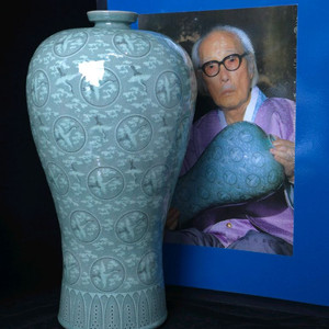 해강유근형 청자흑백상감운학문매병