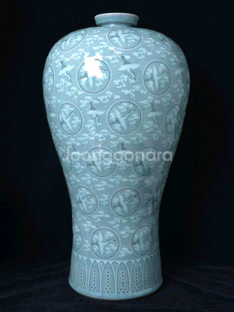 해강유근형 청자흑백상감운학문매병--1