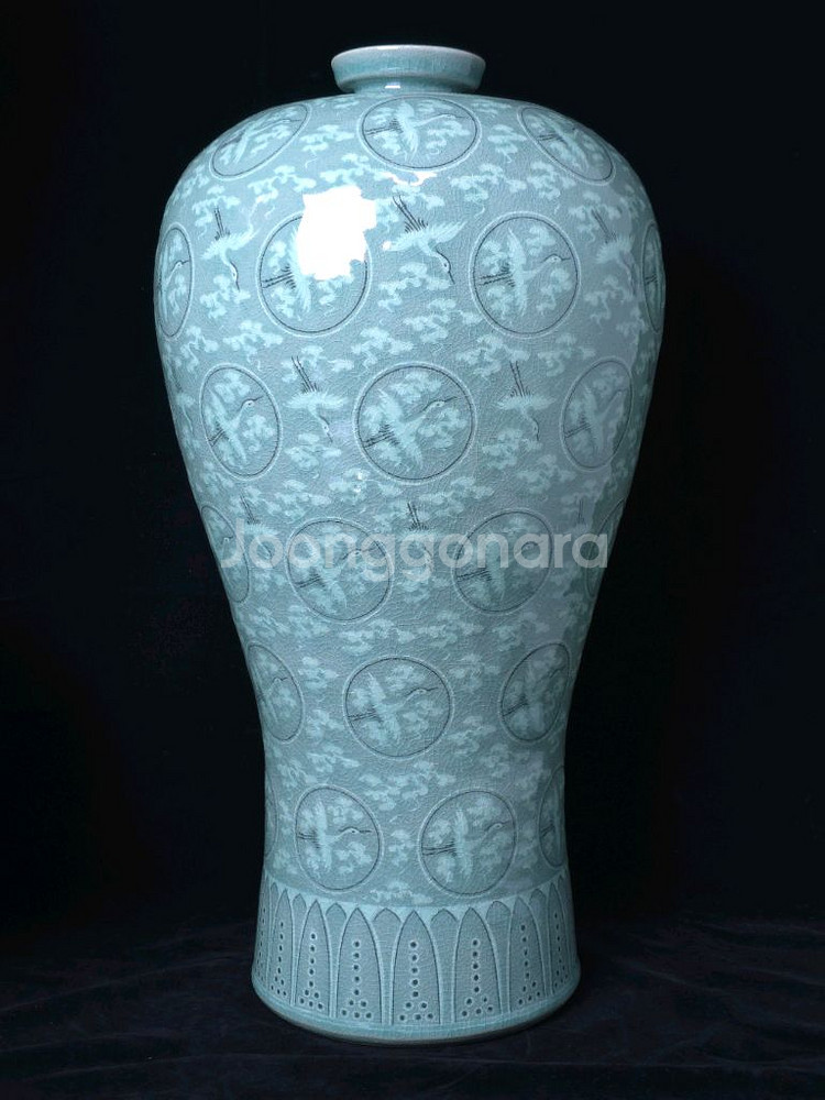 해강유근형 청자흑백상감운학문매병--2