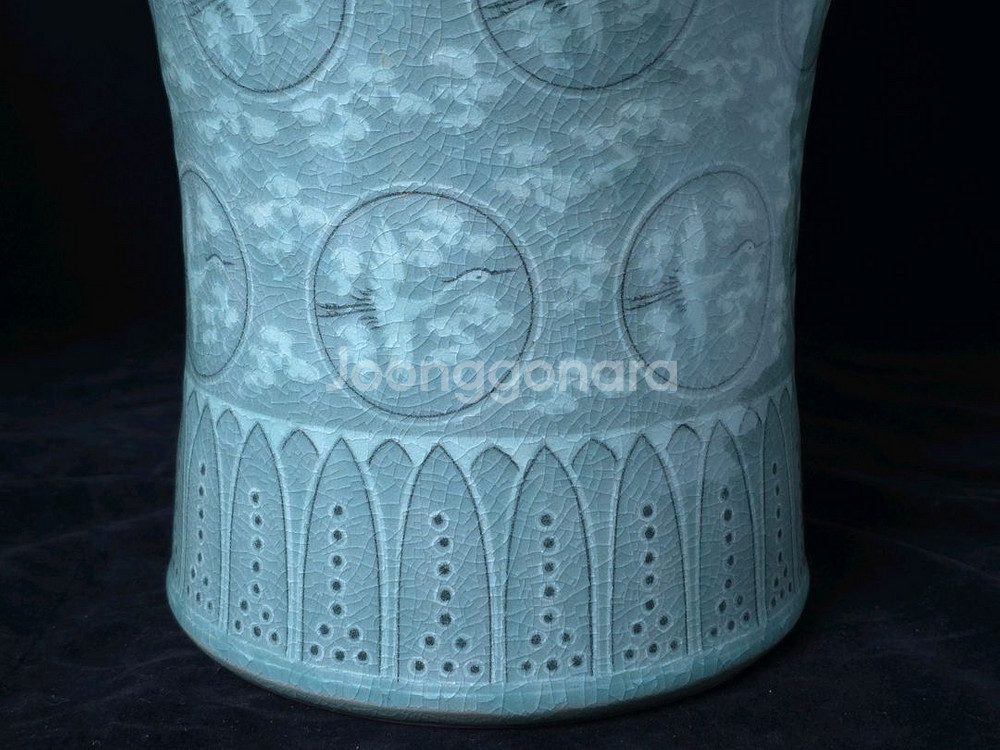 해강유근형 청자흑백상감운학문매병--5