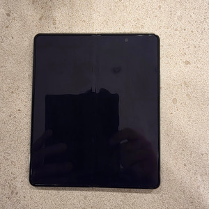 폴드4 1TB 5월 갈이한 제품 판매합니다.