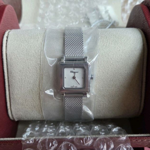 [새제품] 페라가모 SFBY001-19 여성 메탈 시계