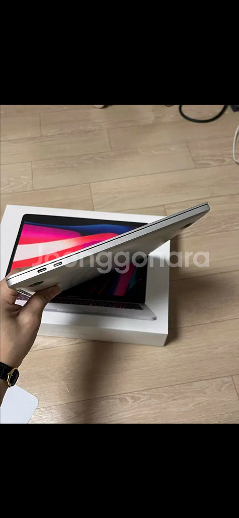 맥북프로 13 M2 512GB 램16GB 판매합니다.--13