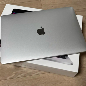 맥북프로 13 M2 512GB 램16GB 판매합니다.