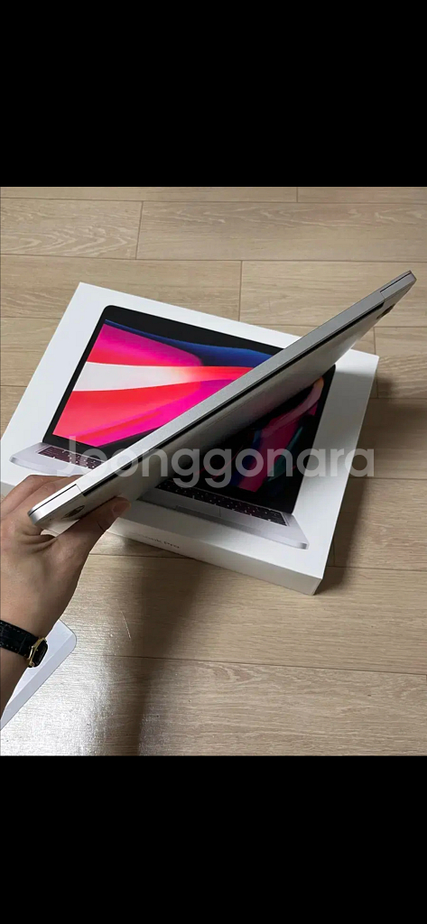 맥북프로 13 M2 512GB 램16GB 판매합니다.--4