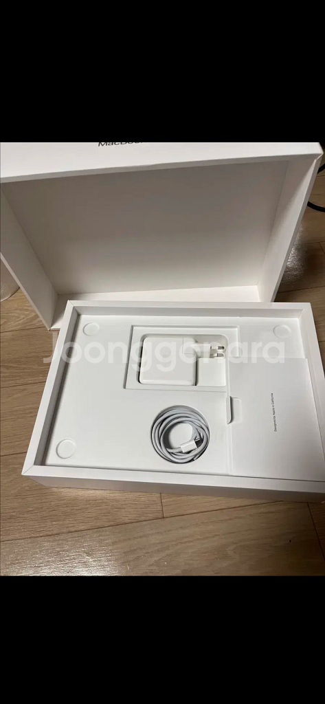 맥북프로 13 M2 512GB 램16GB 판매합니다.--8