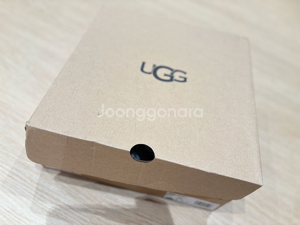 어그 펀케트 240mm 사이즈7--9