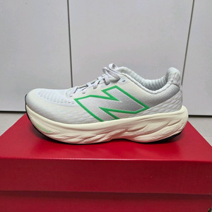 뉴발란스 러닝화 쿠션화 1080v14 2E 260