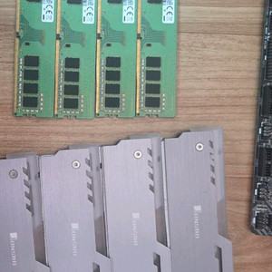 삼성 B다이 DDR4 8GB 2400 동일 주차 4개