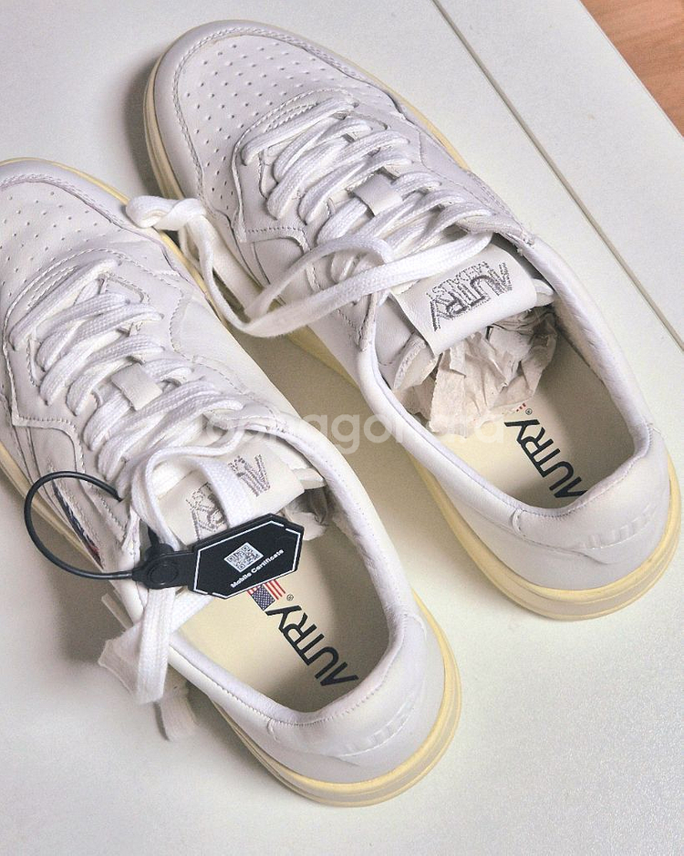 오트리 메달리스트 로우 고트스킨 스니커즈 화이트 새상품--0