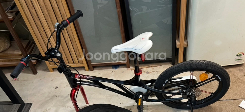 로얄키즈 18인치 자전거 앞바퀴 고무x 휠은 있음--0