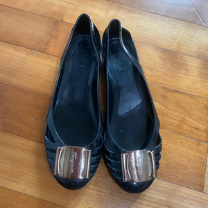 페라가모 버뮤다 젤리플랫 슈즈 250