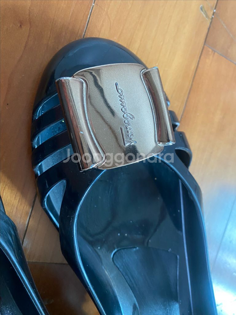 페라가모 버뮤다 젤리플랫 슈즈 250--1