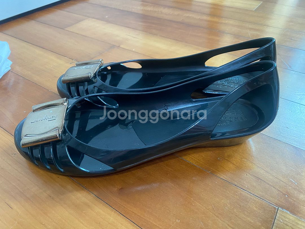 페라가모 버뮤다 젤리플랫 슈즈 250--2