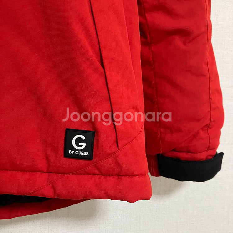 GUESS 게스 레드 후드 패딩 M--6