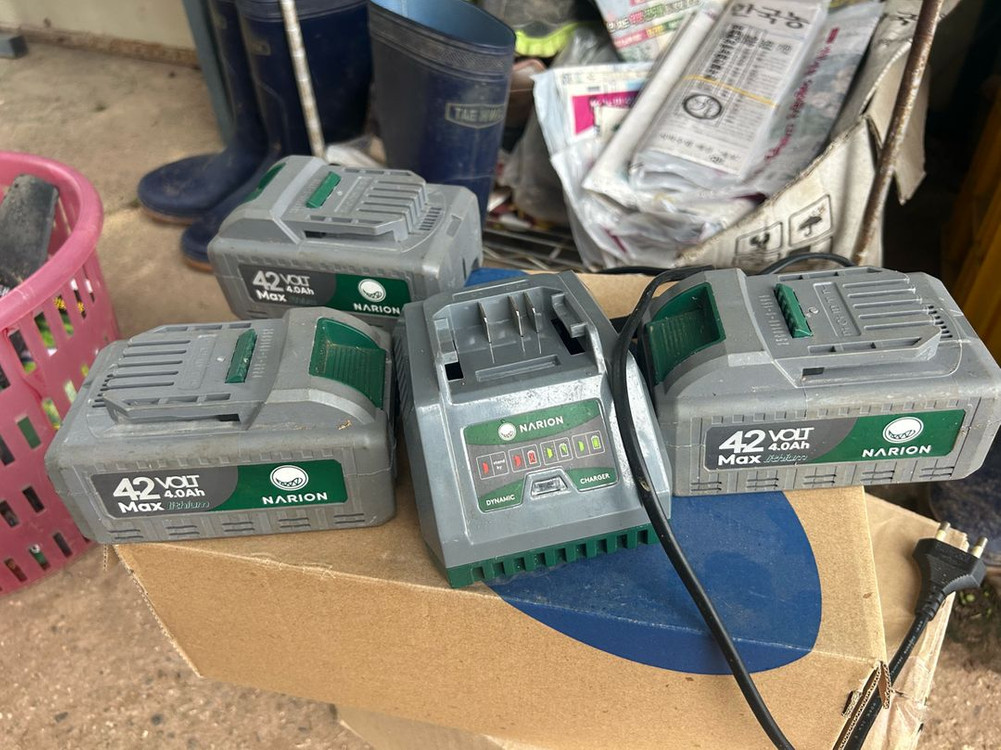 나리온 42v 충전식 예초기+배터리3+충전기 이미지