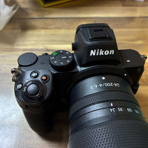 니콘 Z5+24-240 세트 (5천여컷, 테이핑됨)