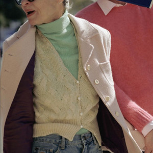 시엔느 캐롤라인 울 가디건 베이지 니트 스웨터