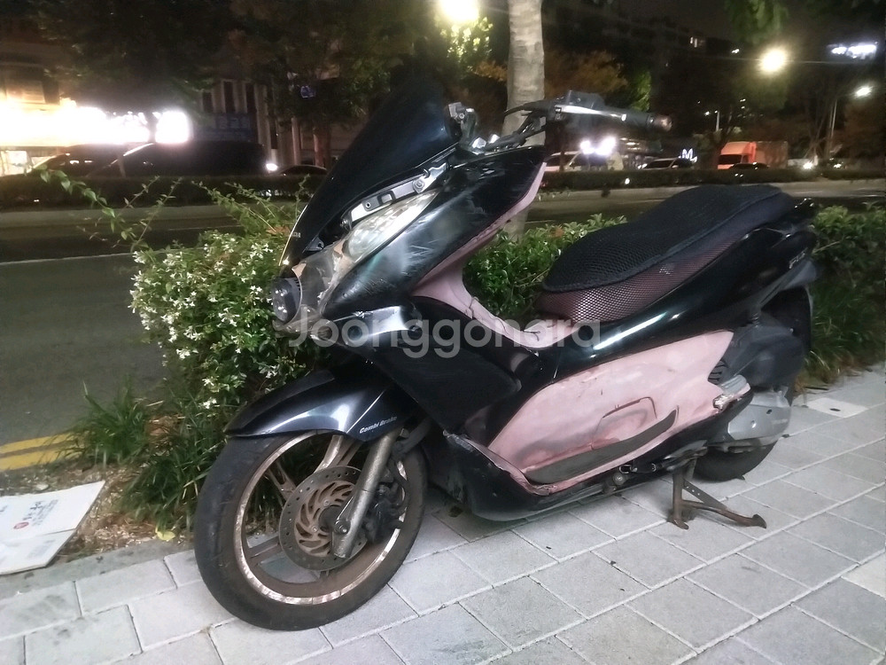 혼다 pcx 125 스쿠터. 부속차 오토바이. 부산--0