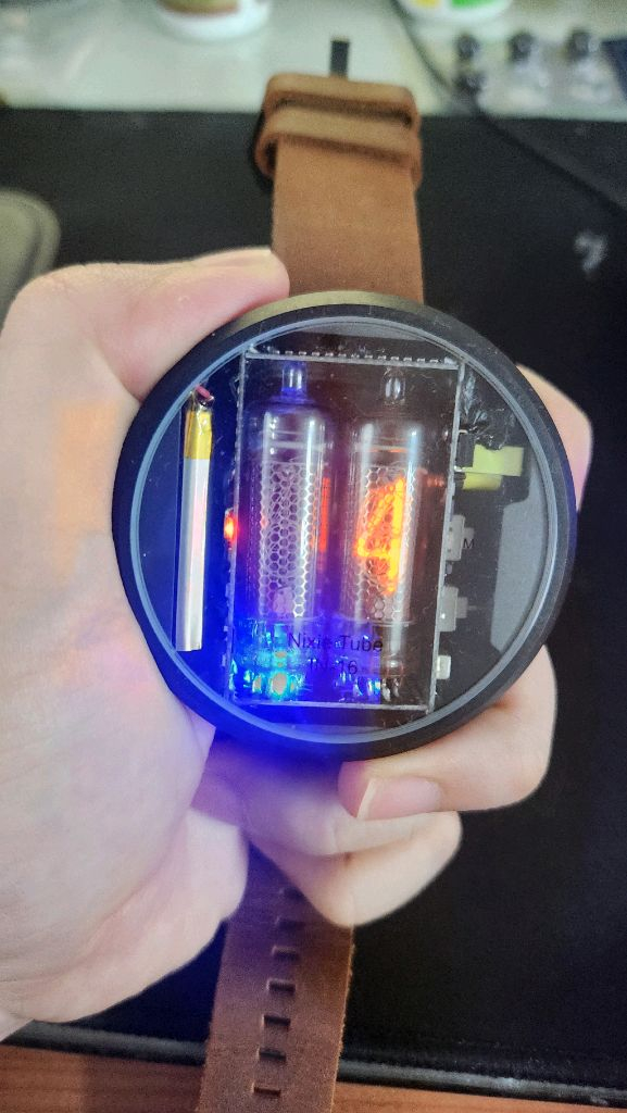 닉시튜브 진공관 손목시계 이미지