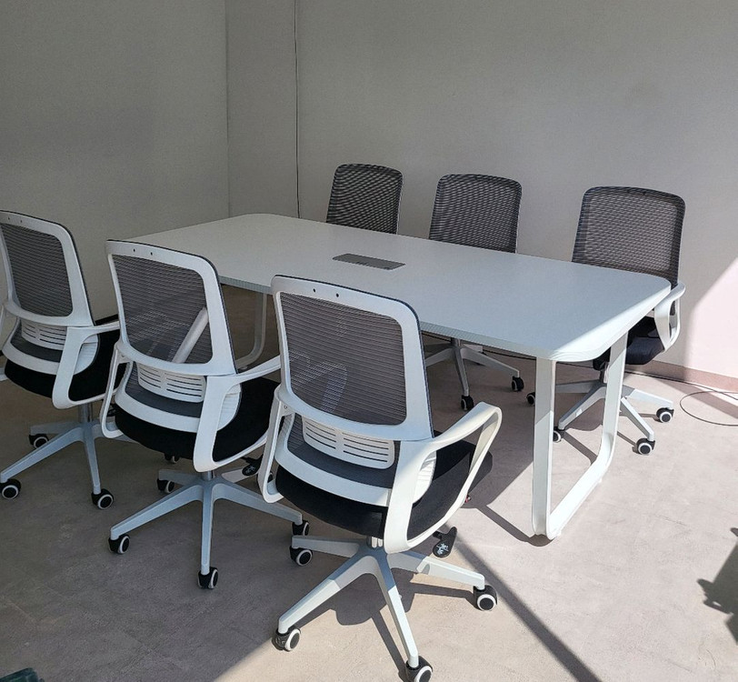 파티션 책상 의자 철제캐비넷 회의용테이블 원탁 책장 이미지