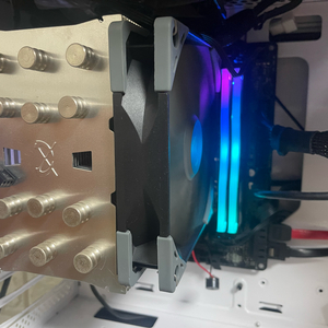 8700k+h310m+16기가+600w 반본체