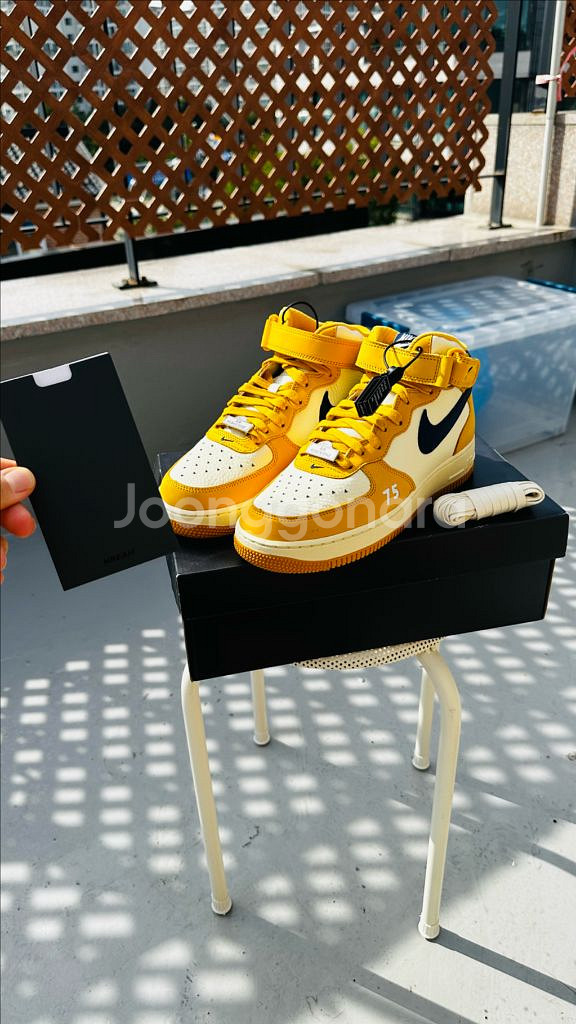 나이키 에어포스1 미드 파리 운동화--1