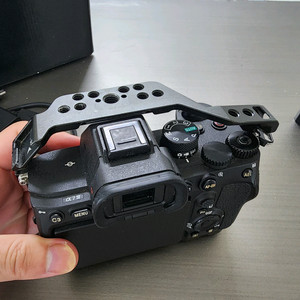 Sony A7M4 + 추가 배터리 + 스몰리그 케이지
