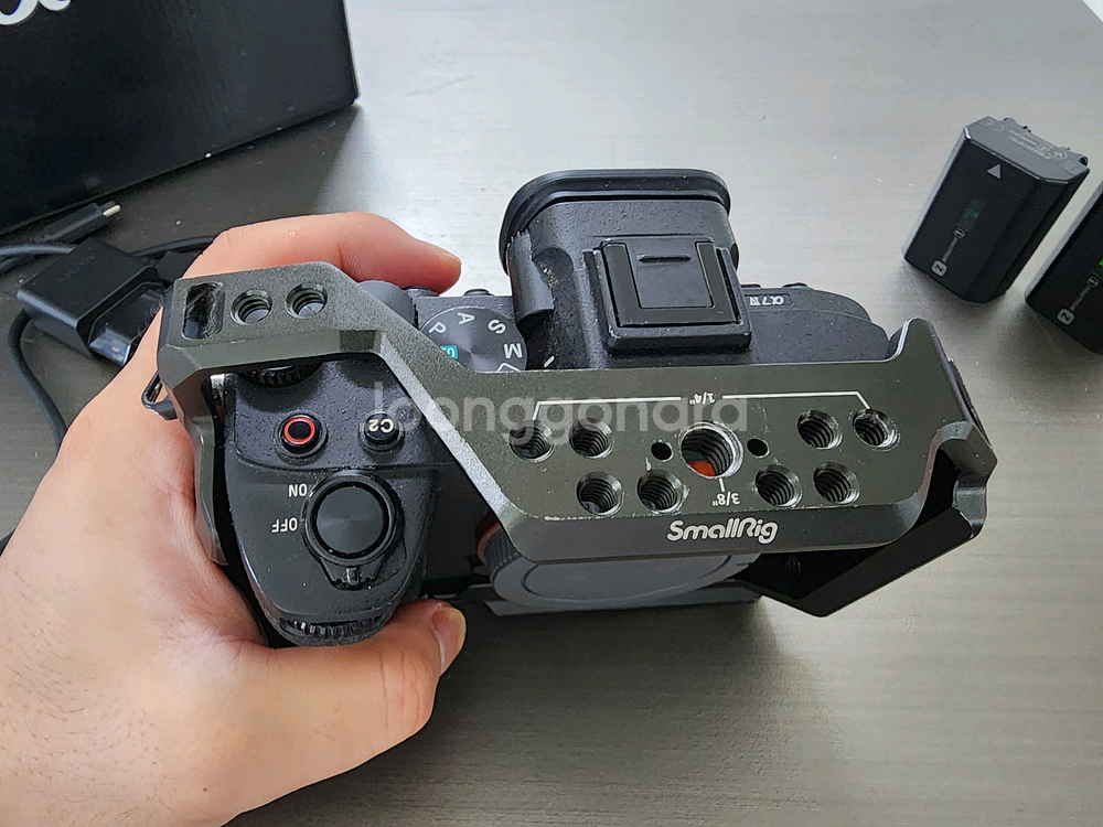 Sony A7M4 + 추가 배터리 + 스몰리그 케이지--4