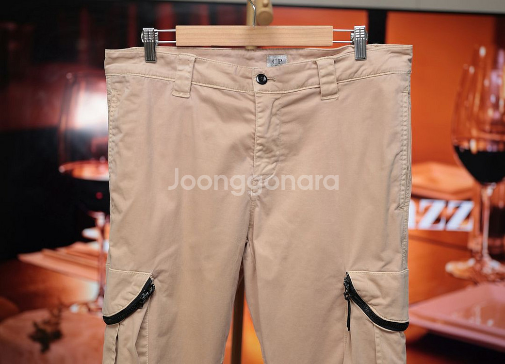 이태리 감성 한가득 CP컴퍼니 스판 카고 팬츠--1