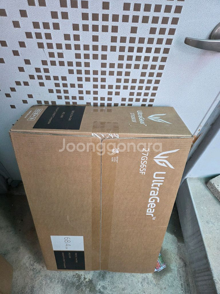 미개봉 LG모니터 울트라기어 27GS65F 팝니다--0