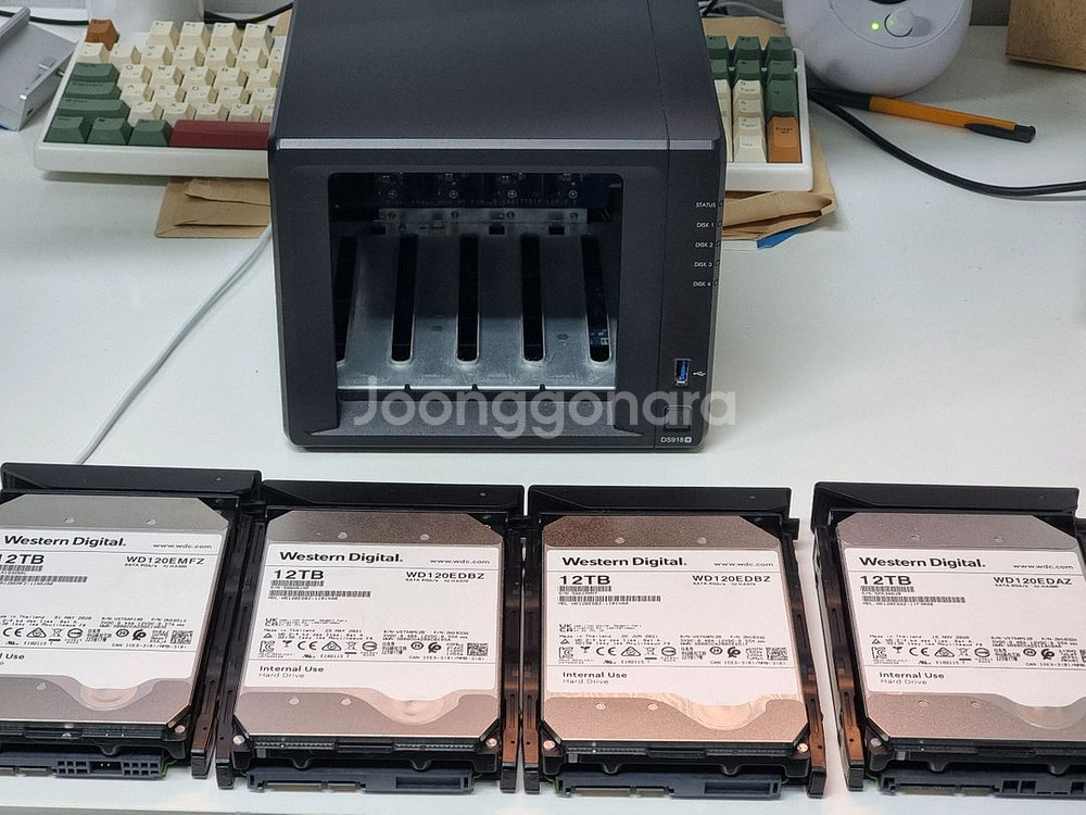 시놀로지 ds918+ 및 wd 12tb 4개--3
