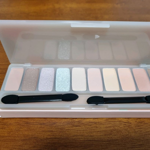 (미사용 새제품) 에뛰드 섀도우 굿모닝캠핑 봄웜 봄라