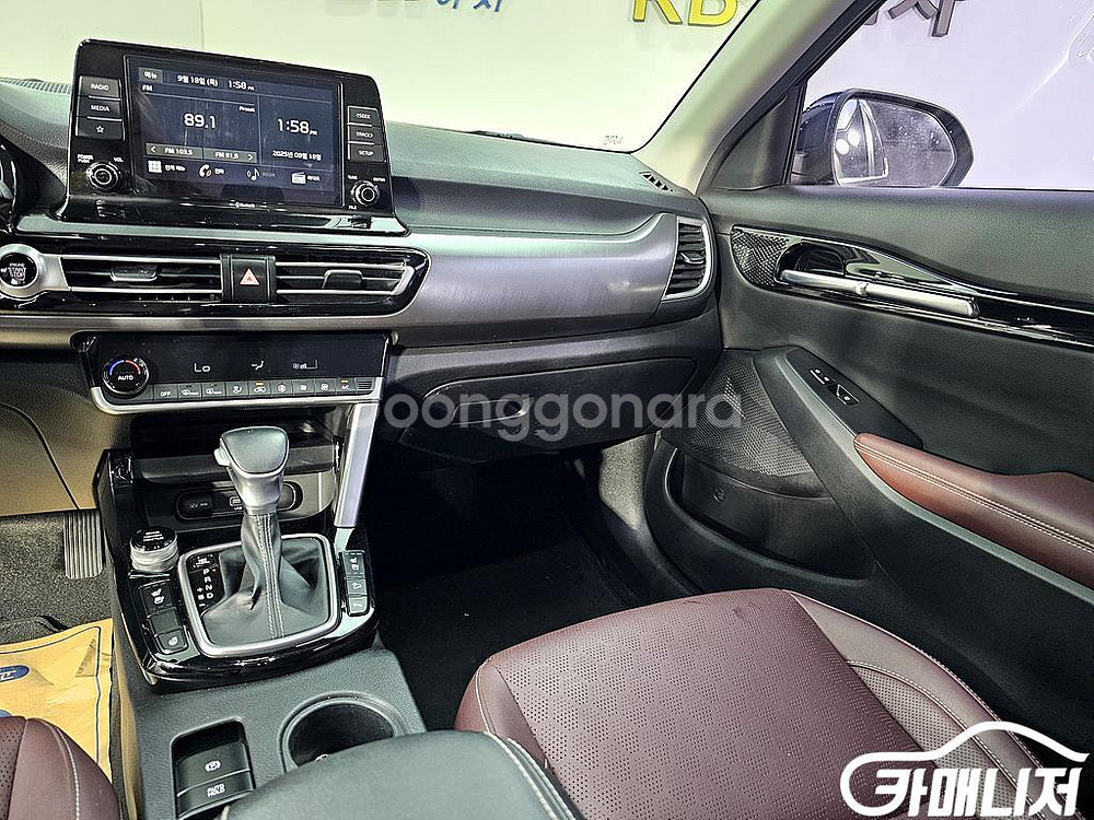 [기아]셀토스 디젤 1.6 2WD 노블레스 (5인승)--9