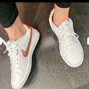 나이키 코트 로얄 흰 메탈릭 브론즈 여성스니커즈 250